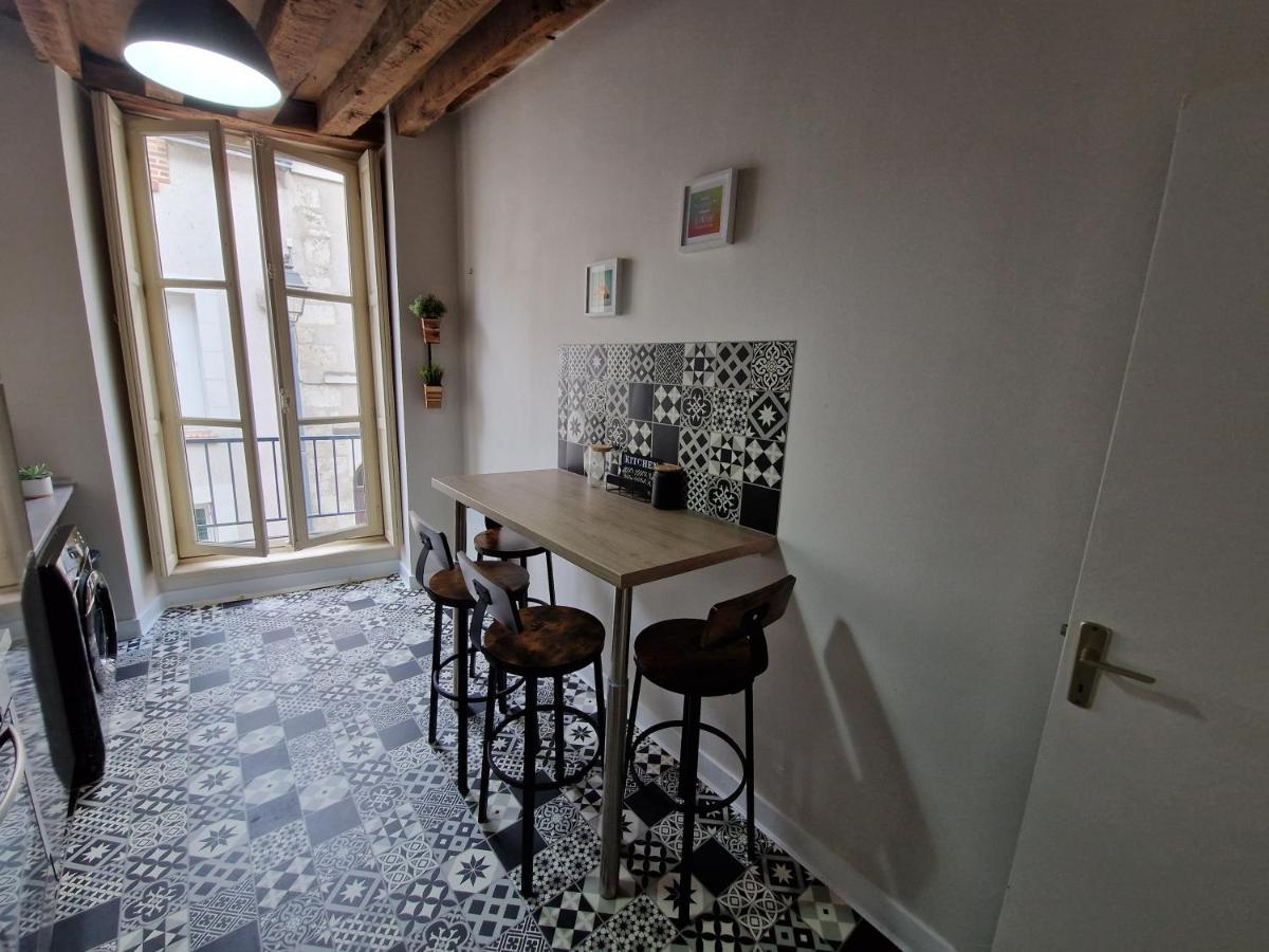 Le Saint Jean Et Son Parking Privee Daire Blois Dış mekan fotoğraf